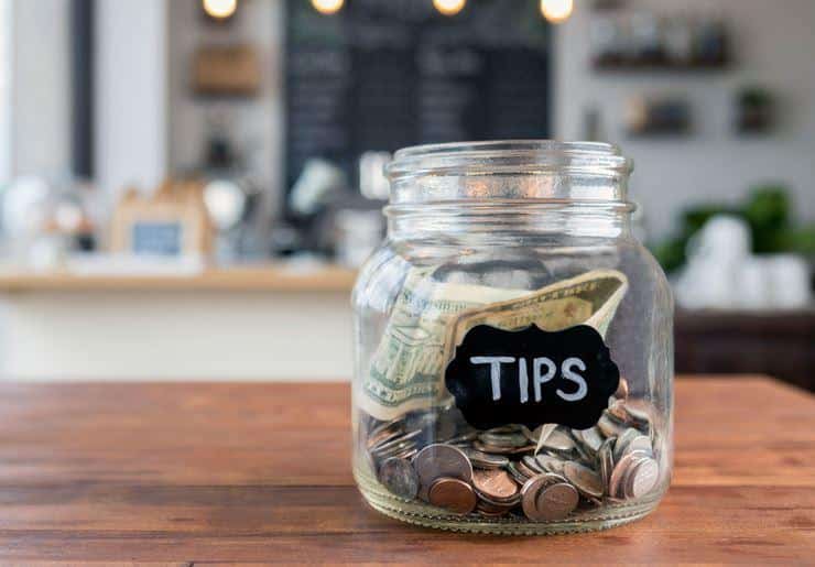 Movers and tip: how much and how?